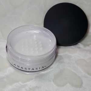 Anastasia loose powder